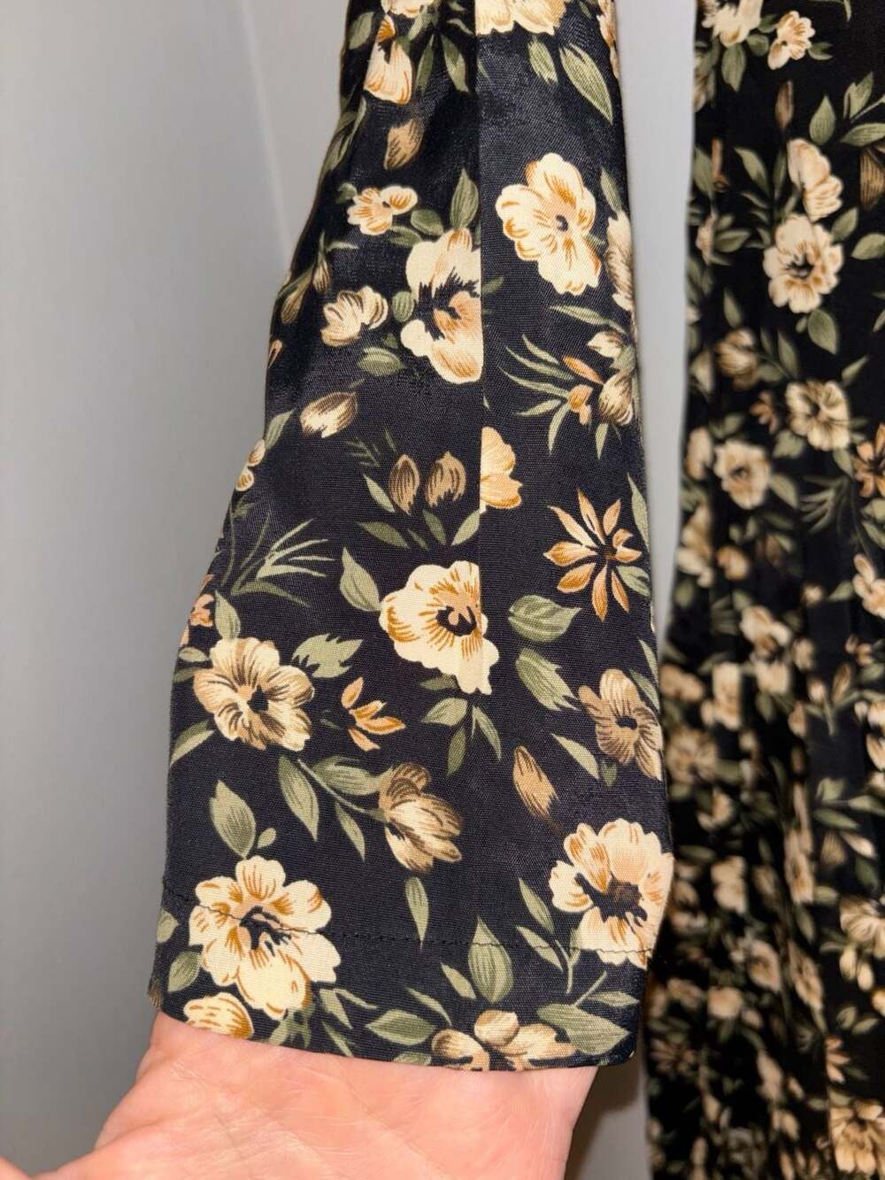 Switch Women's Casual Black Ditsy Floral Long Sleeve Midi Dress - Picture 4 of 7
